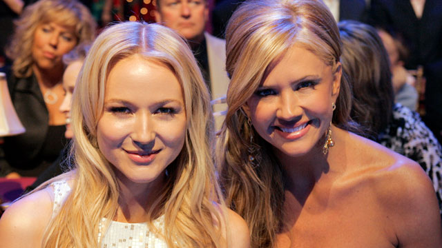 PHOTO: Jewel and Nancy O'Dell sit in the audience during "Dancing With The Stars", March 9, 2009.