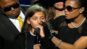 PHOTO Michael Jacksons daughter, Paris, speaks on stage at the Staples Center, July 7, 2009, during her fathers memorial service.