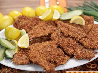 PHOTO: Rachael Ray's pretzel crusted chicken is seen here on Good Morning America.
