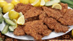 PHOTO: Rachael Ray's pretzel crusted chicken is seen here on Good Morning America.