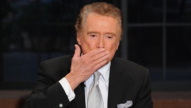PHOTO: Regis Philbin signs off "Live!" after 28 years.