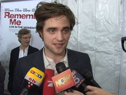 VIDEO: Robert Pattison at the Remember Me Premiere