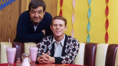 PHOTO: Tom Bosley and Ron Howard in "Happy Days", 1974.