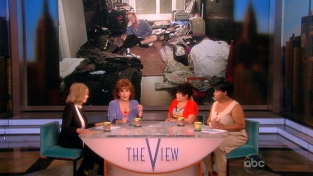 VIDEO: Co-hosts discuss their own packing habits after actress posts "90 days and 270 looks" picture.