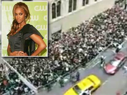 VIDEO: Crowd erupts at auditions for Americas Next Top Model.