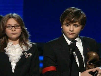 VIDEO: Michael Jacksons children accept his lifetime achievement award.
