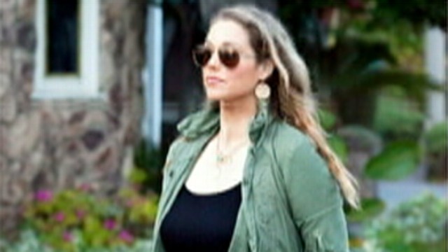 VIDEO: Elizabeth Berkley is pregnant with her first child.