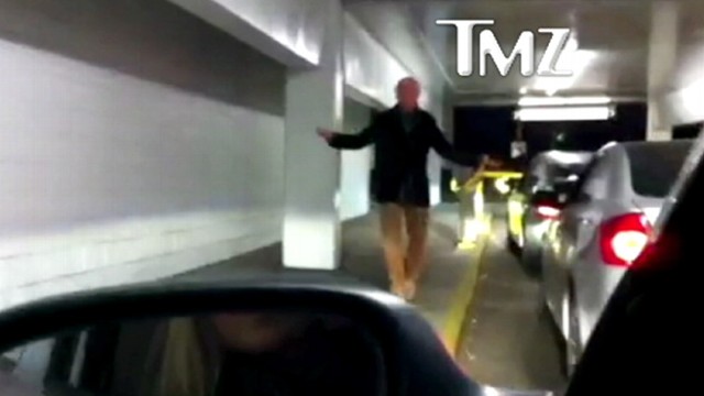 VIDEO: "Curb Your Enthusiasm" creator cant figure out how to get the gate open.