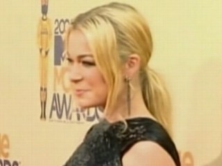 Watch: LeAnn Rimes Seeks Treatment for Anxiety