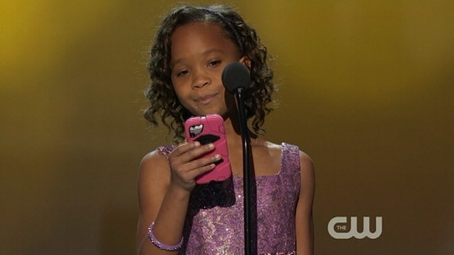 VIDEO: "Beasts of the Southern Wild" star reads acceptance speech off her mobile phone.