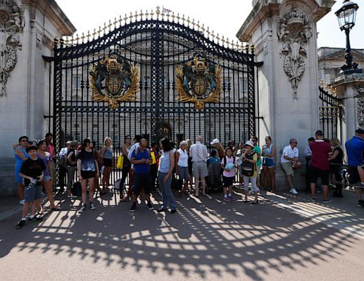 Queen Elizabeth Arrives at Palace