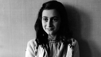 PHOTO: Anne Frank poses in 1941 in this photo made available by Anne Frank House in Amsterdam, Netherlands on June 11, 2009.