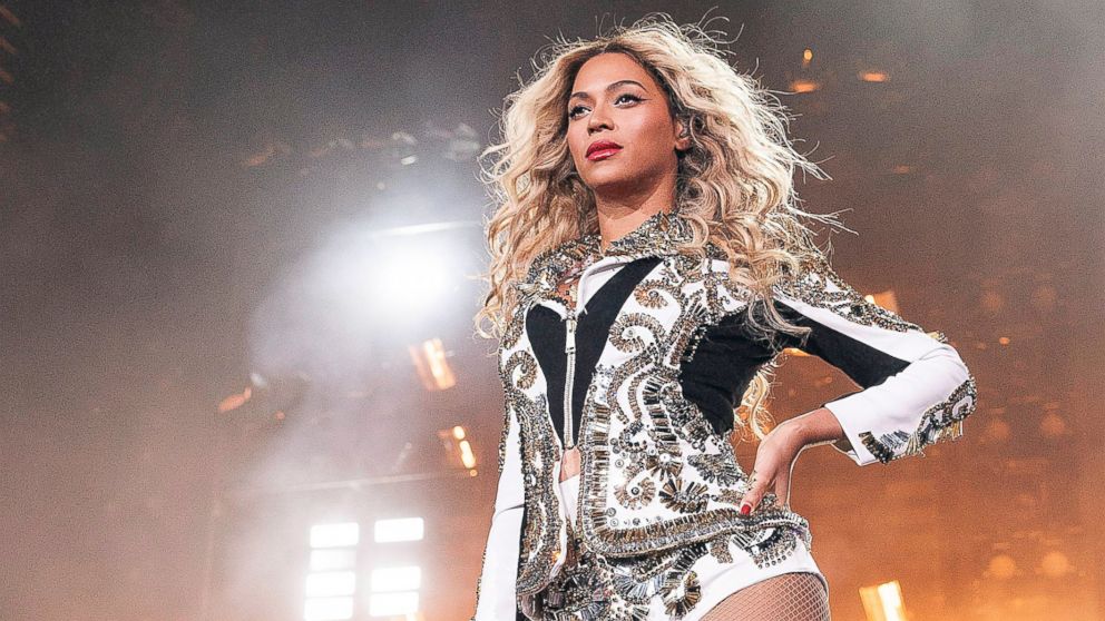 PHOTO: Beyonce performs during her "Mrs. Carter Show World Tour 2013,", Dec. 14, 2013, at the Scottrade Center in St. Louis, Mo.