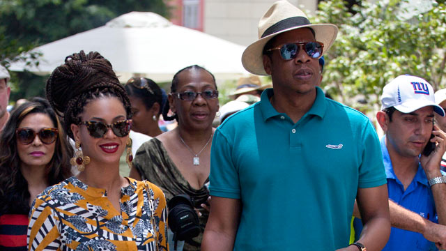 PHOTO: Beyonce and her husband, rapper Jay-Z, hold hands as they tour Old Havana, Cuba, April 4, 2013.