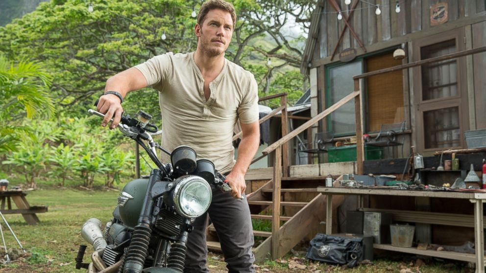 Chris Pratt Steals Show in 'Jurassic World'