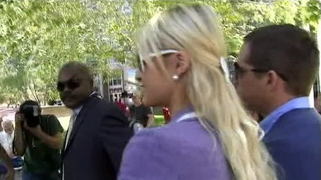VIDEO: paris Hilton and boyfriend Cy Waits are attacked at a california courthouse.