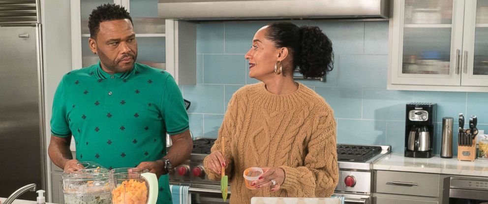 PHOTO: Anthony Anderson, Tracee Ellis Ross in an episode on "black-ish," Jan. 16, 2018, on The ABC Television Network.
