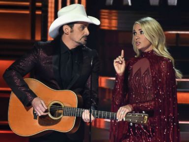 Paisley, Underwood dedicate 2017 CMA Awards to victims of tragedies