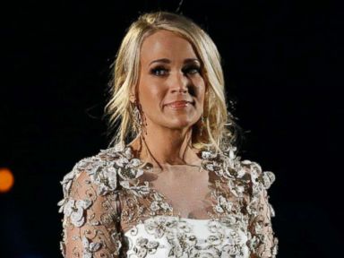 Carrie Underwood suffers broken wrist after 'hard fall,' rep says