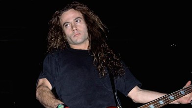PHOTO: Mike Starr of Alice in Chains performs on stage, Oct. 29, 1991.