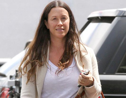 'Thrones' Star's Natural Beauty