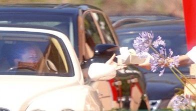 PHOTO: Actress Jennifer Love Hewitt hopped in her Bentley and headed to In-N-Out to pick up a bite to eat in Los Angeles, Ca, May 29, 2012.
