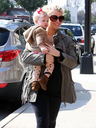 Jessica Simpson Flaunts Baby Bump