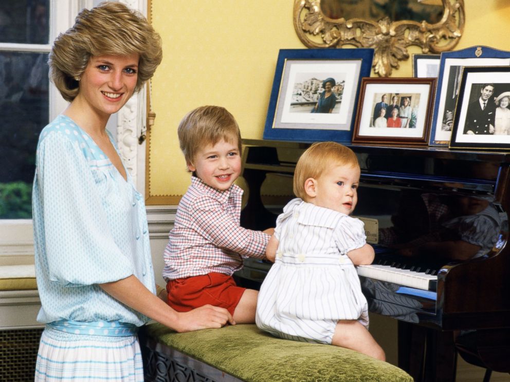 PHOTO: Diana, Princess of Wales with her sons, Prince William and Prince Harry, at the piano in Kensington Palace, Oct. 4, 1985.