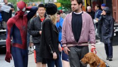 PHOTO: Emma Stone, Andrew Garfield, Spencer Stone and Ren, Emma Stone and Andrew Garfield's dog on the set of 