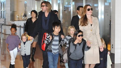 PHOTO: Brad Pitt, Angelina Jolie and their six children Maddox, Pax, Zahara, Shiloh, Knox, and Vivienne arrive  at Haneda International Airport, Nov. 8, 2011 in Tokyo, Japan.