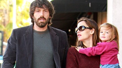 PHOTO: Ben Affleck, Jennifer Garner and Seraphina Affleck are seen in Santa Monica, Calif., Oct. 26, 2011 in Los Angeles, Calif.