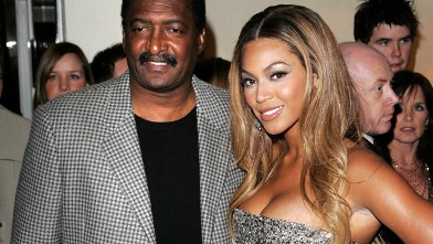PHOTO: Beyonce Knowles and her father Matthew arrive at the UK premiere of "Dreamgirls" at Odeon Leicester Square, Jan. 21, 2007 in London.
