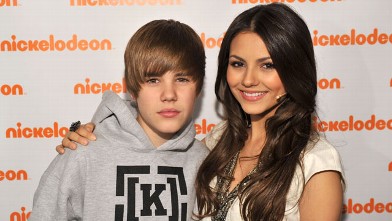 PHOTO: Justin Bieber and actress Victoria Justice attend the 2010 Nickelodeon Upfront Presentation at Hammerstein Ballroom on March 11, 2010 in New York City.