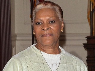 Dionne Warwick Files for Bankruptcy