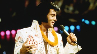 PHOTO: Elvis Presley performs onstage at the International Convention Center in Honolulu Hawaii on January 14 1973.