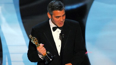 PHOTO: George Clooney wins award for Performance by an Actor in a Supporting Role for "Syriana".