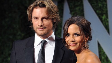 gty_halle_berry_gabriel_aubry_ll_120312_wb.jpg