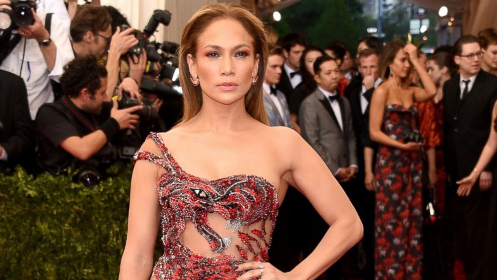 gty_jennifer_lopez_daring_dress_jc_150505_mn_16x9_992.jpg