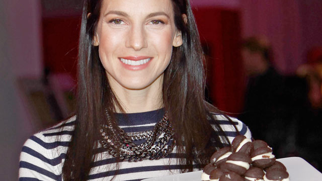 PHOTO: Author Jessica Seinfeld promotes her new book "Double Delicious!" at the Real Simple Pop-Up Shop in Rockefeller Center, Dec. 3, 2010 in New York City.