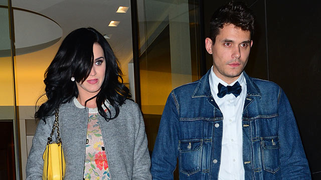 PHOTO: Katy Perry and John Mayer seen on the streets of Manhattan, New York City, Oct. 16, 2012.