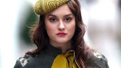 PHOTO: Leighton Meester films "Gossip Girl" on the streets of Manhattan, Oct. 31, 2011 in New York City.