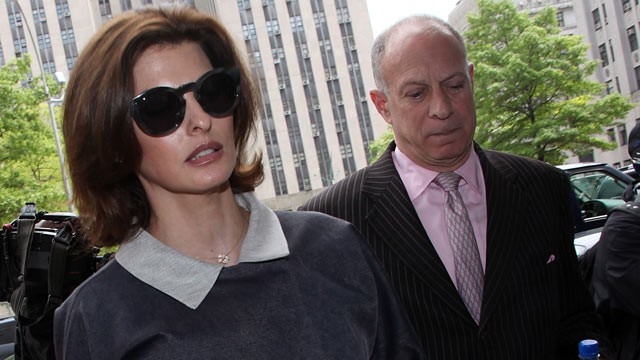 PHOTO: Linda Evangelista appears at Manhattan Family Court for a child support case with Francois-Henri Pinault on May 4, 2012 in New York City.