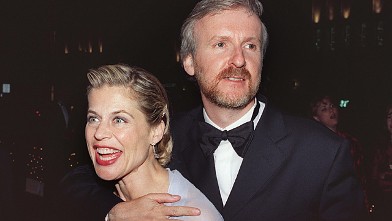 PHOTO: Director James Cameron and wife, actress Linda Hamilton, at the 70th Annual Academy Awards on March 23, 1998 in Los Angeles, Calif.