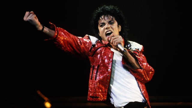 FOTO: Michael Jackson se apresenta em concerto por volta de 1986.