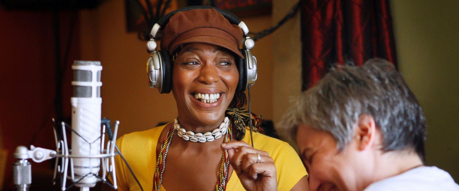 Iconic Tv Psychic Miss Cleo Dead At 53 Abc News