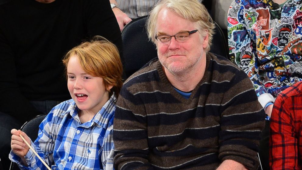 PHOTO: Philip Seymour Hoffman and son Cooper Alexander Hoffman attend the Detroit Pistons vs New York Knicks game at Madison Square Garden, Nov. 25, 2012 in New York City.