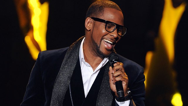 PHOTO: R. Kelly performs onstage at FOX's 'The X Factor' Top 3 Live Performance Show on Dec. 21, 2011.