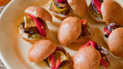 PHOTO: Rachel Ray's Sausage and Pepper Sliders.