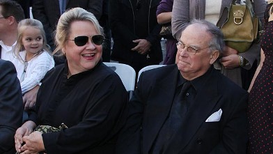 PHOTO: Dr. Betty Reese, left, and Dr. John Witherspoon with daughter Reese Witherspoon at Walk of Fame Ceremony, December 1, 2010, Hollywood, California.