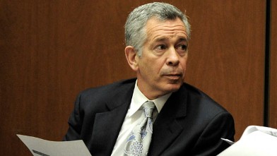 PHOTO: Dr. Robert Waldman, an addiction specialist,testifies during the final stage of Dr. Conrad Murray's defense case in the involuntary manslaughter trial in the death of singer Michael Jackson